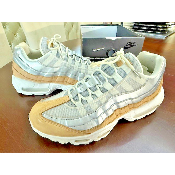 Nike Air Max 95 SE PRM Desert Sand Gold Womens Sz 10 Athletic Running Sneakers - Picture 1 of 10